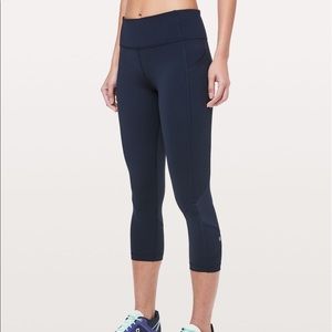 Like new Lululemon Pace Rival Crop 22” True Navy
